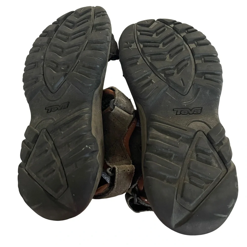 TEVA Men’s Brown suede Hudson sandals Size 7. Nice